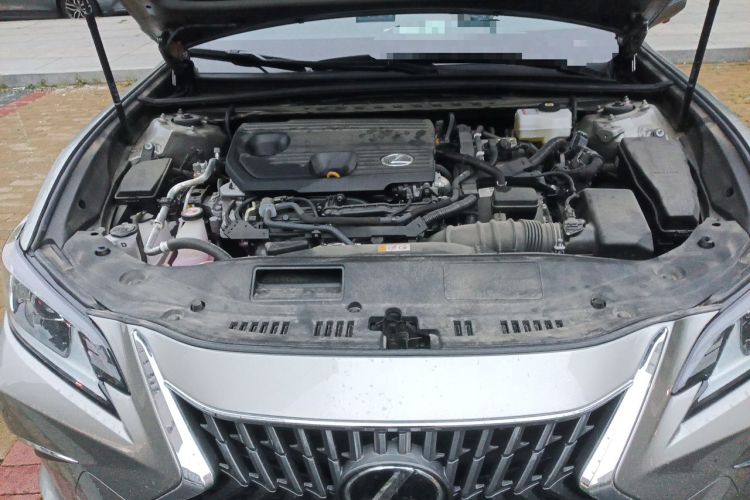 Used Lexus ES 2022 300h Excellence Edition Engine Bay