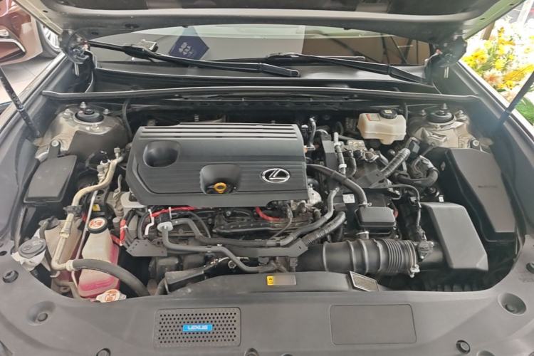 Used Lexus ES 2022 300h Deluxe Edition Engine Bay