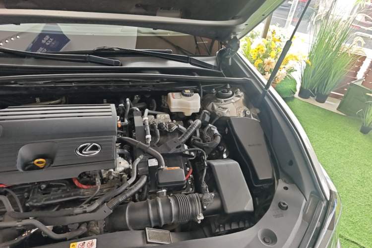 Used Lexus ES 2022 300h Deluxe Edition Engine Bay Left