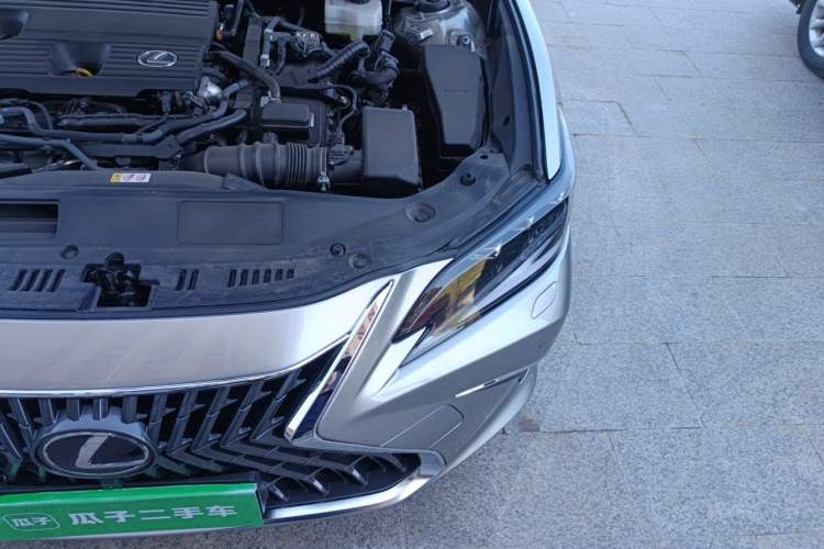 Used Lexus ES 2022 300h Deluxe Edition Engine Bay Left