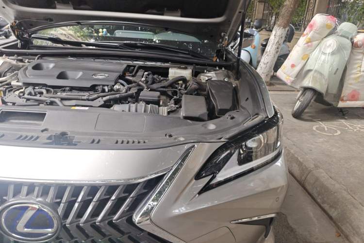 Used Lexus ES 2022 300h Excellence Edition Engine Bay Left