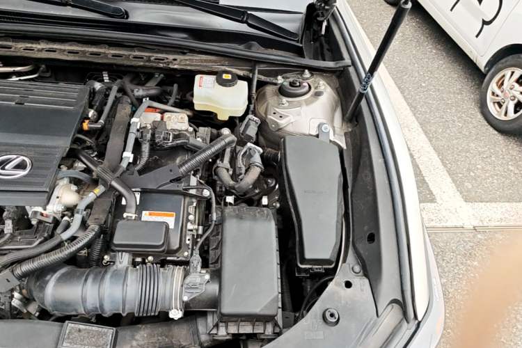 Used Lexus ES 2022 300h Deluxe Edition Engine Bay Left