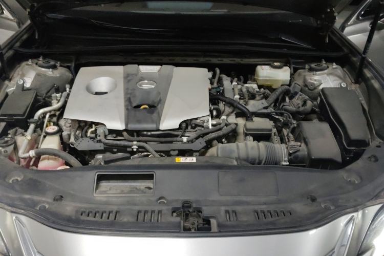 Used Lexus ES 2022 300h Excellence Edition Engine Bay