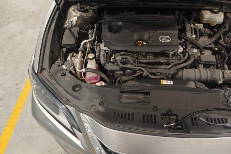 Used Lexus ES 2022 300h Excellence Edition Engine Bay Right