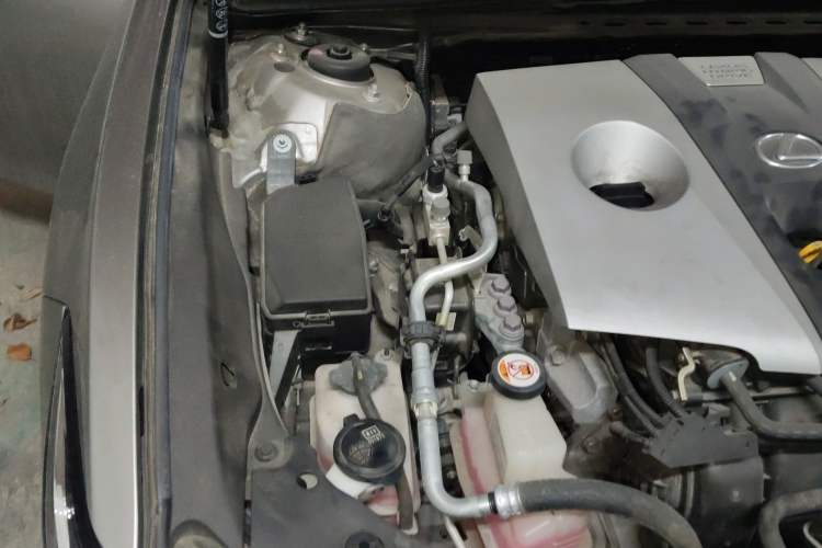 Used Lexus ES 2022 300h Excellence Edition Engine Bay Right