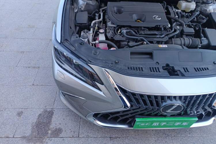 Used Lexus ES 2022 300h Deluxe Edition Engine Bay Right