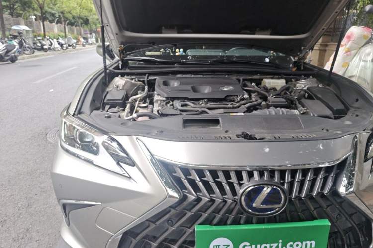 Used Lexus ES 2022 300h Excellence Edition Engine Bay Right