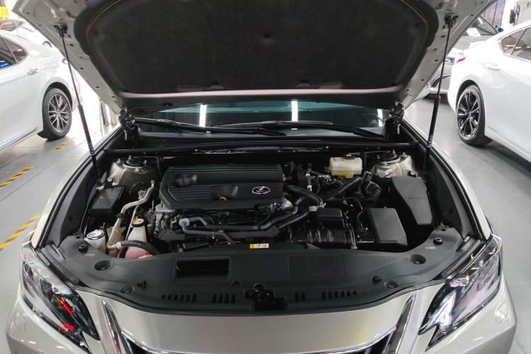 Used Lexus ES 2022 300h Deluxe Edition Engine Bay