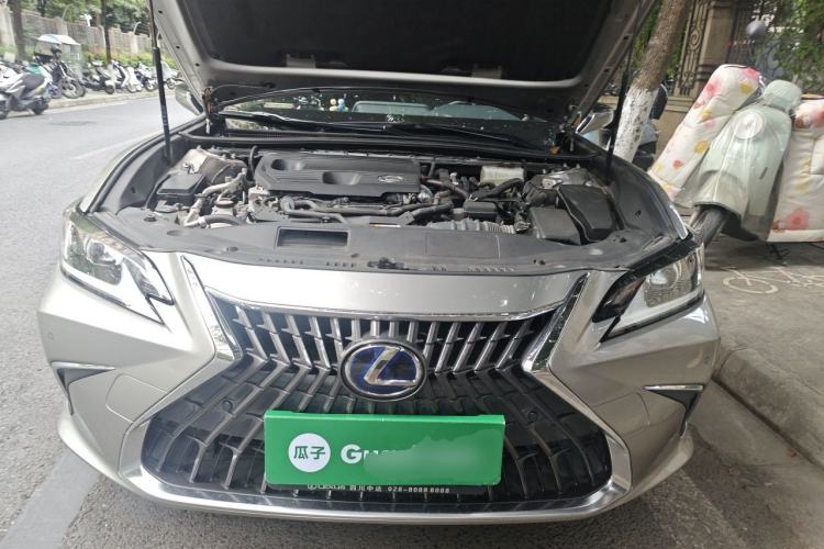 Used Lexus ES 2022 300h Excellence Edition Engine Bay