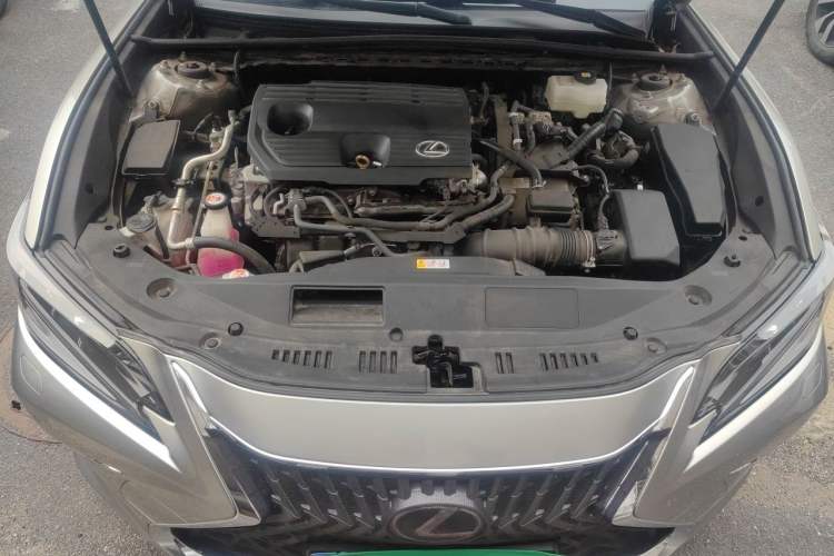 Used Lexus ES 2022 300h Deluxe Edition Engine Bay