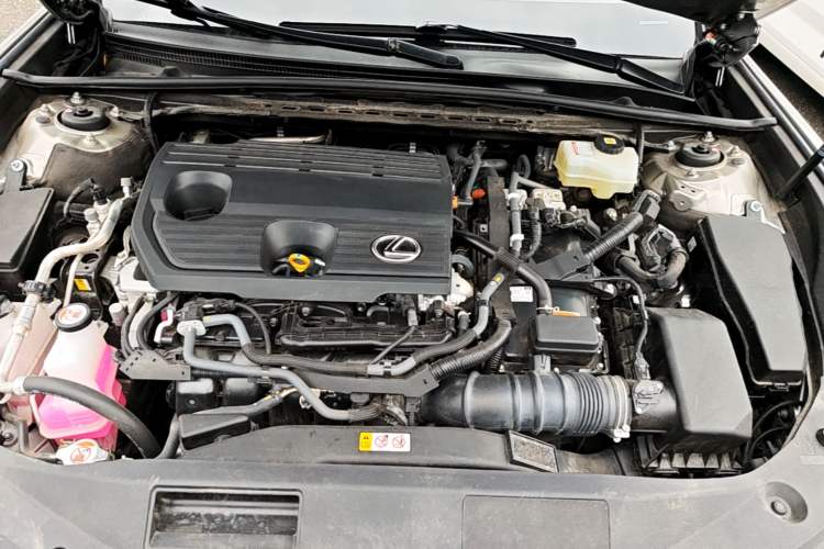 Used Lexus ES 2022 300h Deluxe Edition Engine Bay