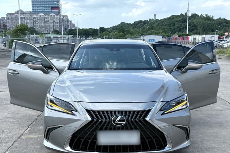 Used Lexus ES 2022 300h Deluxe Edition Exterior 1