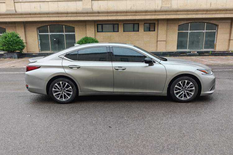 Used Lexus ES 2022 300h Excellence Edition Exterior 2