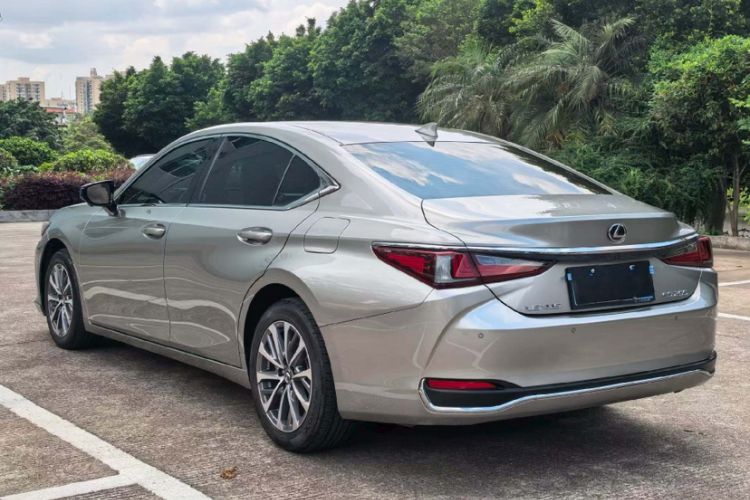 Used Lexus ES 2022 200 Excellence Edition Exterior 2