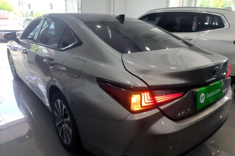 Used Lexus ES 2022 200 Luxury Edition Exterior 2