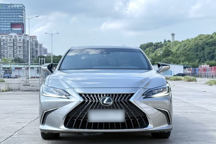Used Lexus ES 2022 300h Deluxe Edition Exterior 2