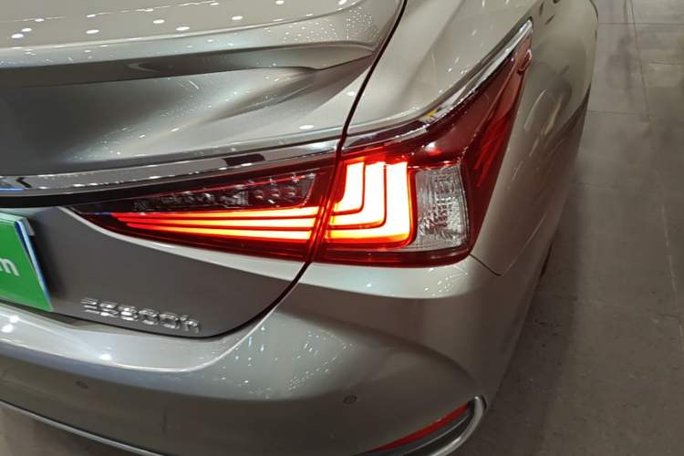 Used Lexus ES 2022 300h Excellence Edition Exterior 3