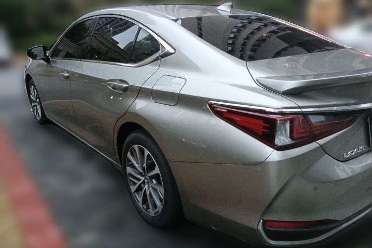 Used Lexus ES 2022 300h Excellence Edition Exterior 3
