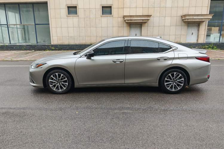 Used Lexus ES 2022 300h Excellence Edition Exterior 3