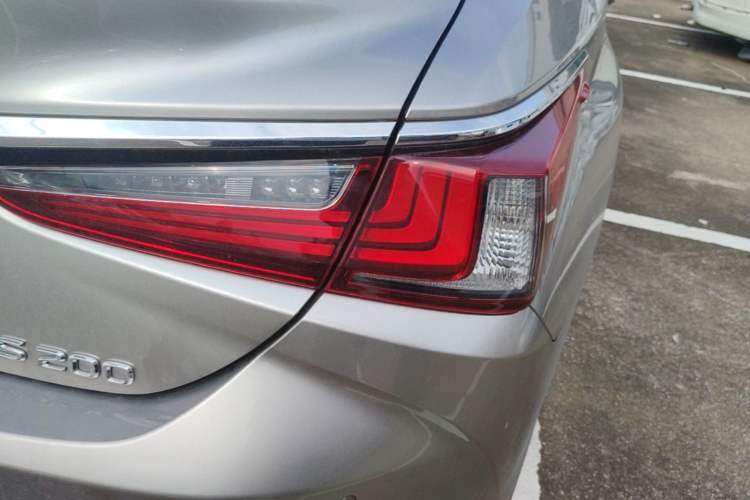 Used Lexus ES 2022 200 Excellence Edition Exterior 3