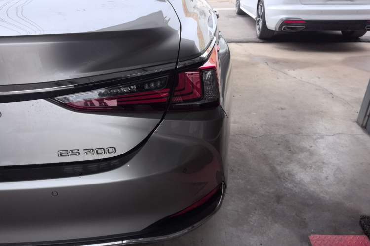 Used Lexus ES 2022 200 Luxury Edition Exterior 3