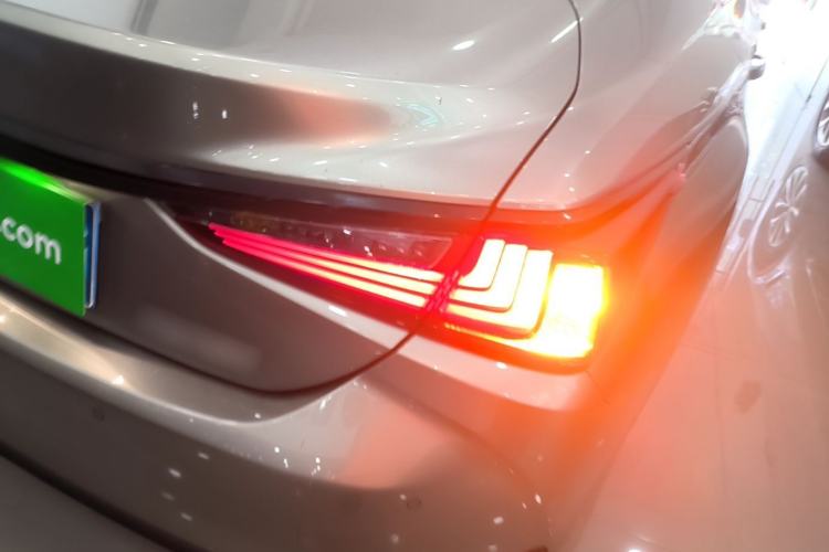 Used Lexus ES 2022 200 Luxury Edition Exterior 3