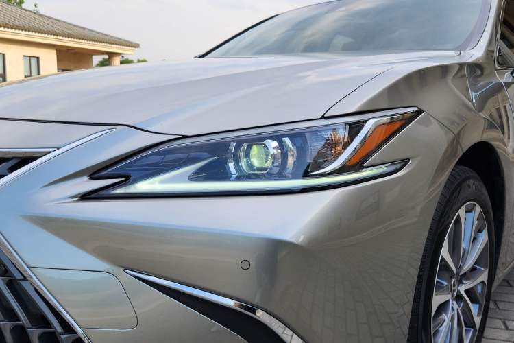 Used Lexus ES 2022 200 Excellence Edition Exterior 4