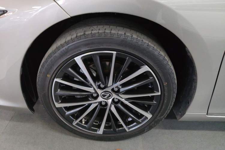 Used Lexus ES 2022 300h Deluxe Edition Exterior 4