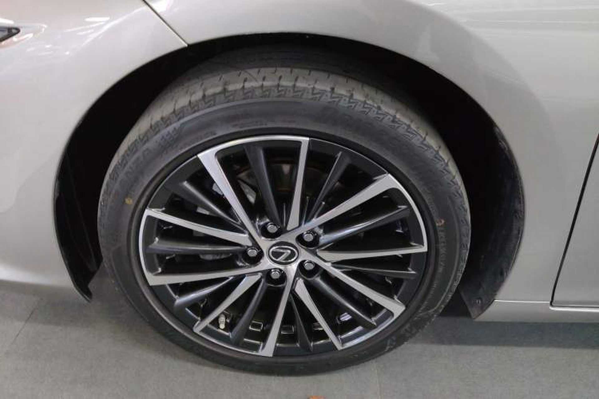 Used Lexus ES 2022 300h Deluxe Edition Exterior 4