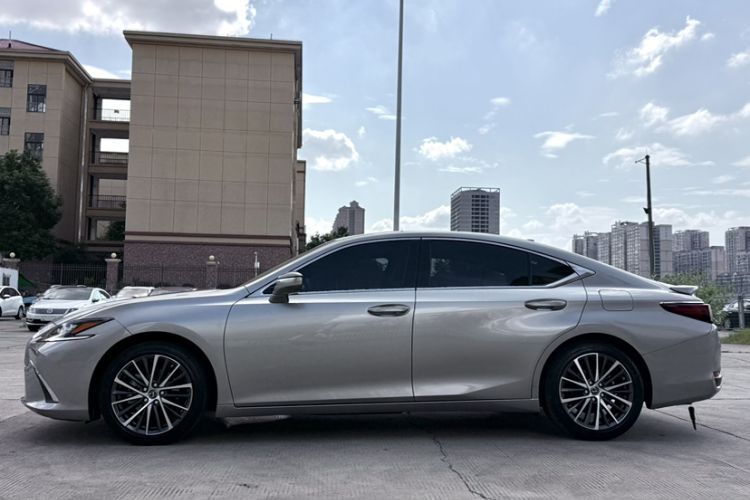 Used Lexus ES 2022 300h Deluxe Edition Exterior 4