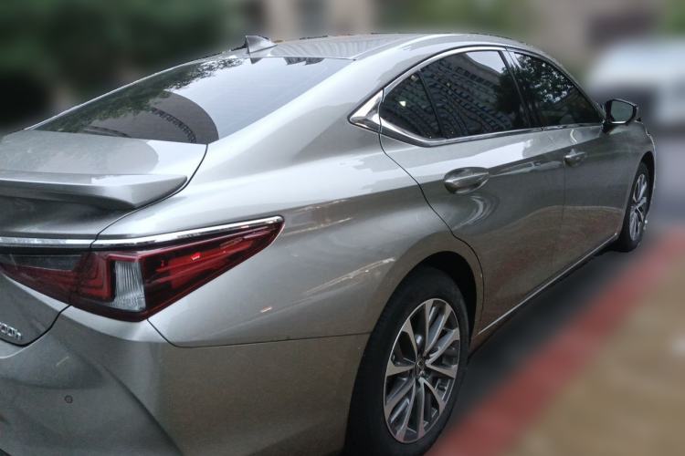 Used Lexus ES 2022 300h Excellence Edition Exterior 5