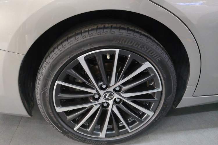 Used Lexus ES 2022 300h Deluxe Edition Exterior 5