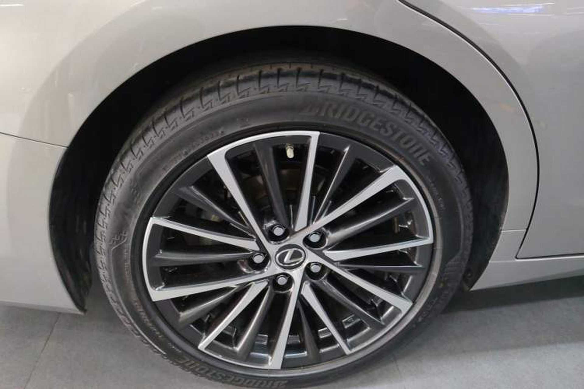 Used Lexus ES 2022 300h Deluxe Edition Exterior 5