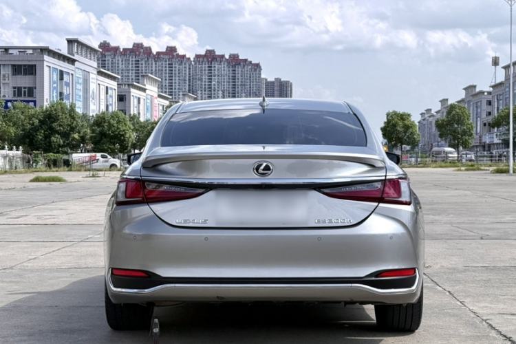 Used Lexus ES 2022 300h Deluxe Edition Exterior 6
