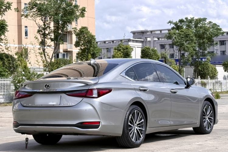 Used Lexus ES 2022 300h Deluxe Edition Exterior 7