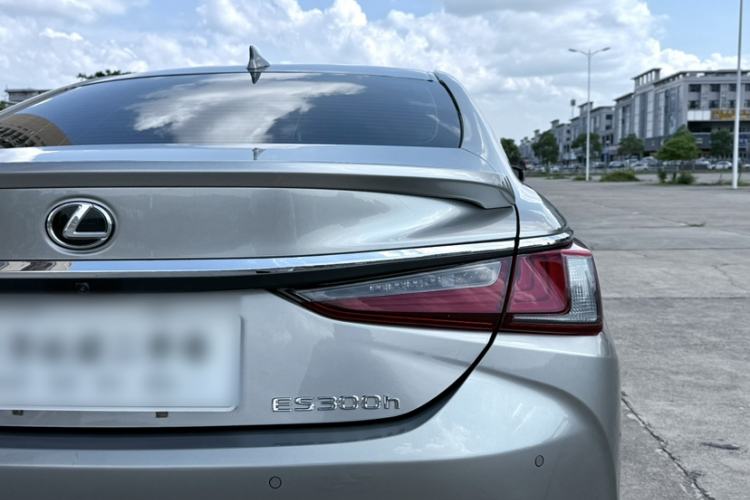 Used Lexus ES 2022 300h Deluxe Edition Exterior 8