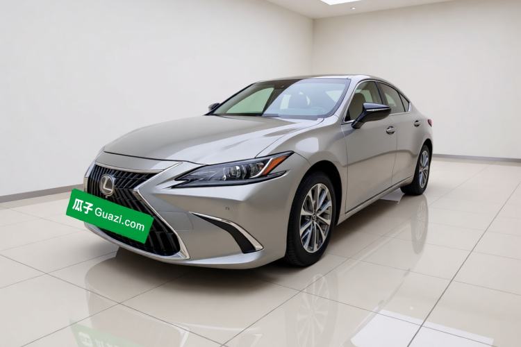 Lexus ES 2022 300h Excellence Edition