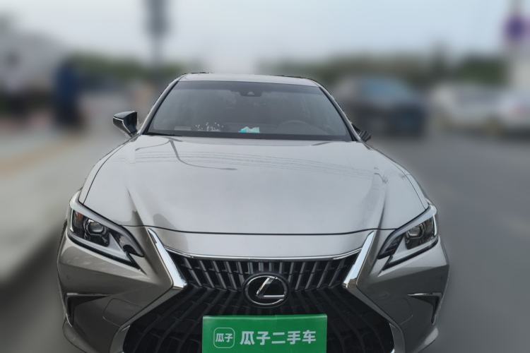 Used Lexus ES 2022 300h Excellence Edition Front