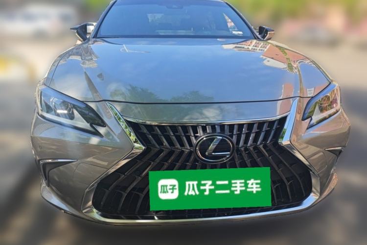 Used Lexus ES 2022 300h Excellence Edition Front