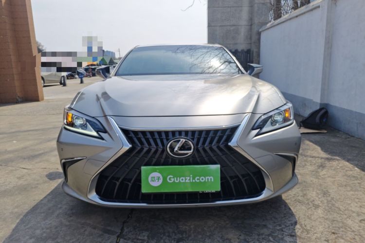 Used Lexus ES 2022 300h Excellence Edition Front