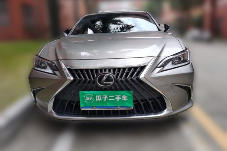 Used Lexus ES 2022 300h Excellence Edition Front