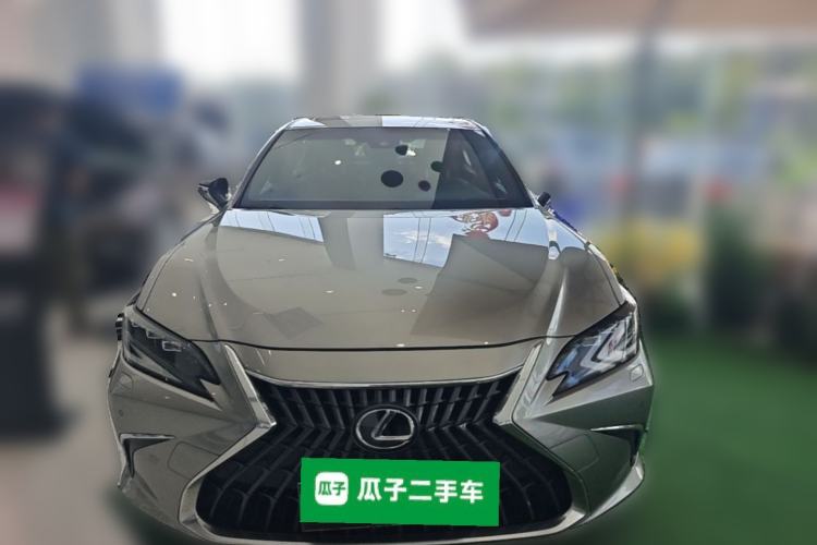 Used Lexus ES 2022 300h Deluxe Edition Front