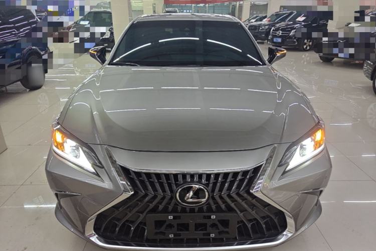 Lexus ES 200 2022 — 2