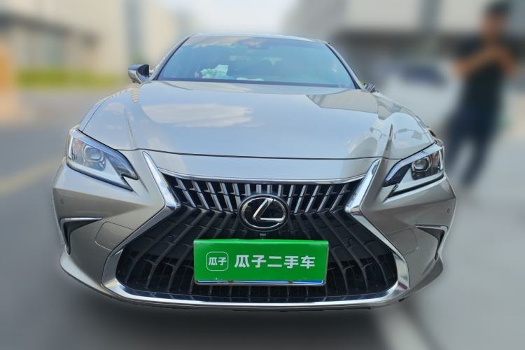 Used Lexus ES 2022 300h Excellence Edition Front