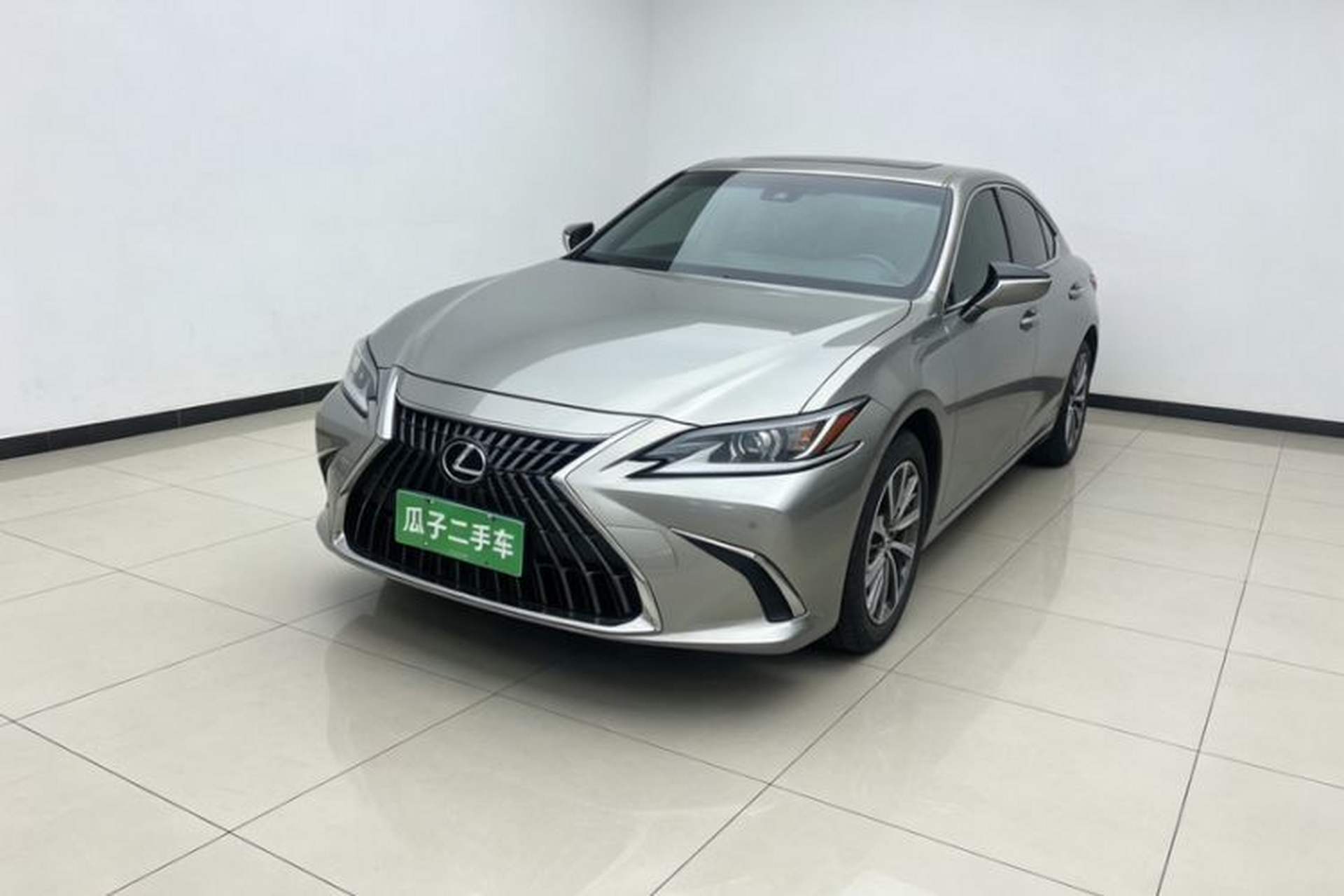 Used Lexus ES 2022 200 Excellence Edition Front Left 45 Deg