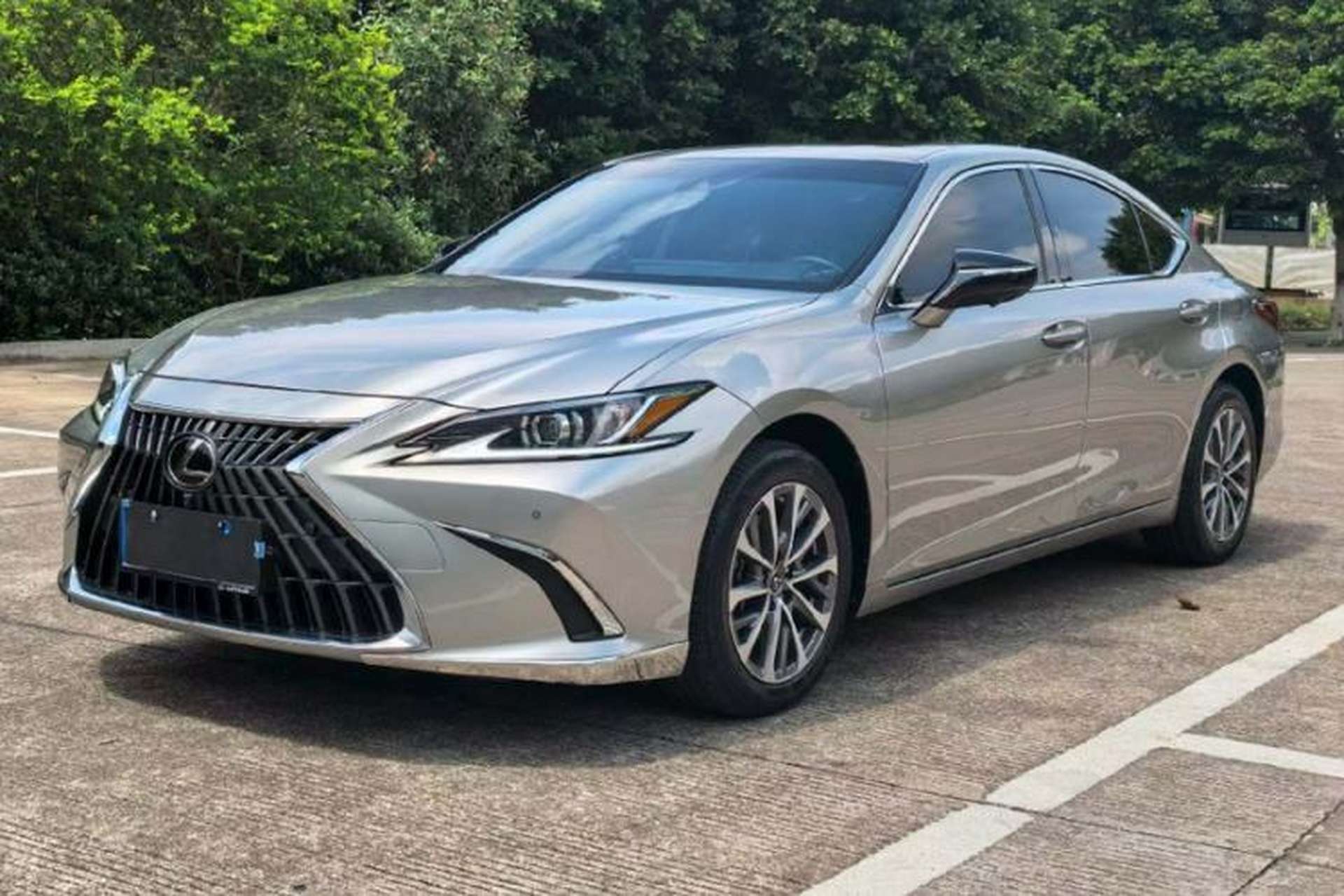 Used Lexus ES 2022 200 Excellence Edition Front Left 45 Deg