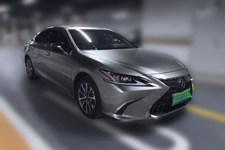 Used Lexus ES 2022 300h Excellence Edition Front Right 45 Deg