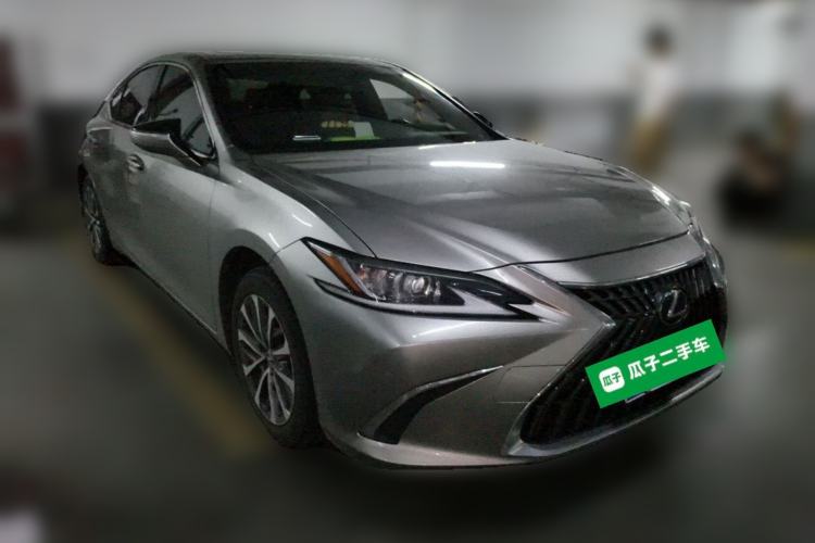 Used Lexus ES 2022 200 Luxury Edition Front Right 45 Deg