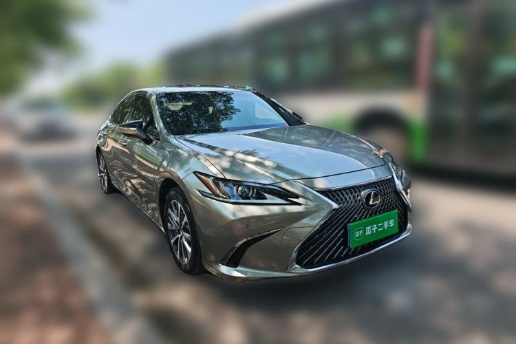 Used Lexus ES 2022 260 Excellence Edition Front Right 45 Deg