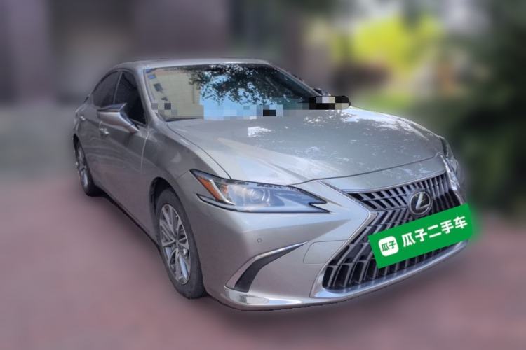 Used Lexus ES 2022 300h Excellence Edition Front Right 45 Deg